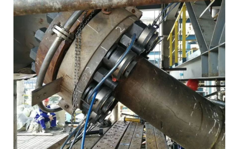 化肥氨合成塔顶盖螺栓预紧客户选用乐鱼体育在线注册,乐鱼体育（中国）KWZK液压螺栓拉伸器